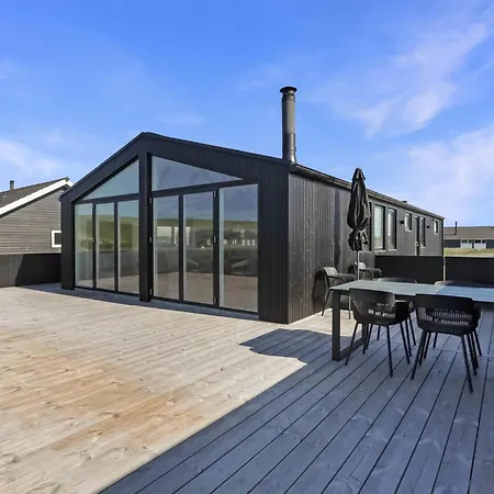 Exclusive Newly Renovated Holiday Home With Panoramic Dune Views Only 200 Metres From The North Sea *