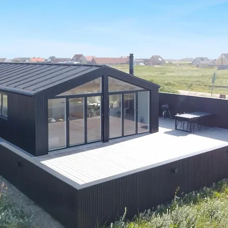 Exclusive Newly Renovated With Panoramic Dune Views Only 200 Metres From The North Sea * Harboør